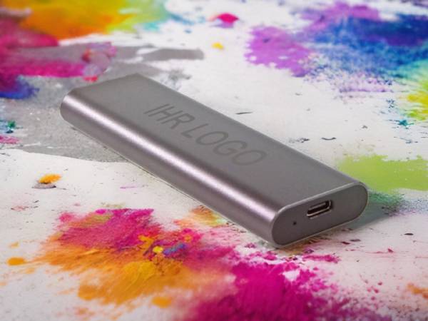 Externe NVMe SSD mit Lasergravur und hoher Datenübertragungsrate.