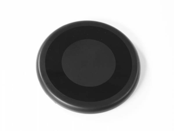 Runder Adapter in matt-schwarzer Oberfläche, ideal für individuelle Branding-Möglichkeiten und vielseitige Nutzung.