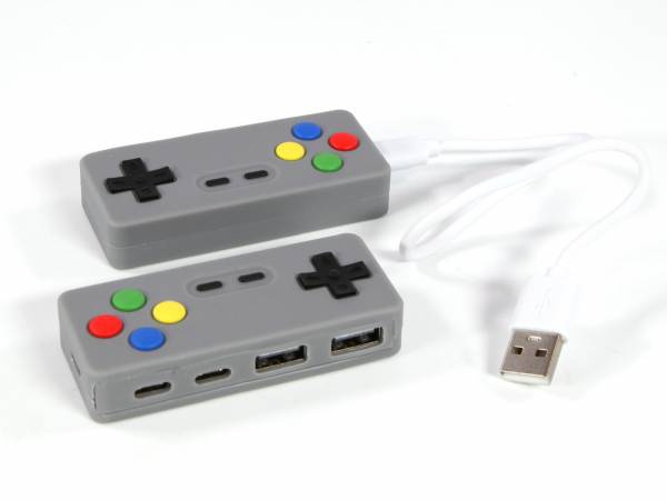 USB-Hub im Controller-Design mit mehreren Anschlüssen und kreativer Gestaltung für individuellen Einsatz.