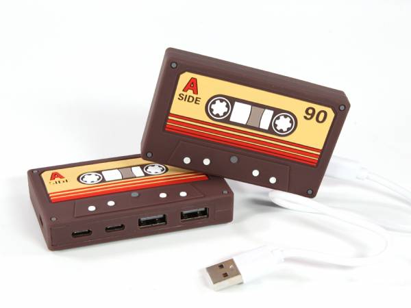 USB-Hub im Kassetten-Design mit mehreren Anschlüssen für unkomplizierte Datenübertragung und individuelle Gestaltungsmöglichkeiten.