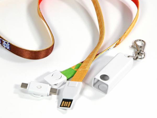 Lanyard & Ladekabel in einem, 80 cm Druckfläche, beidseitig, vollflächig + 32 GB Speicher integriert