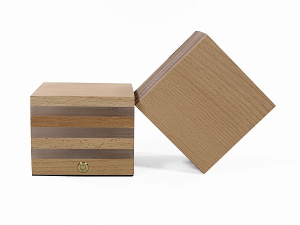Dimmbare Cubusleuchte aus Holz