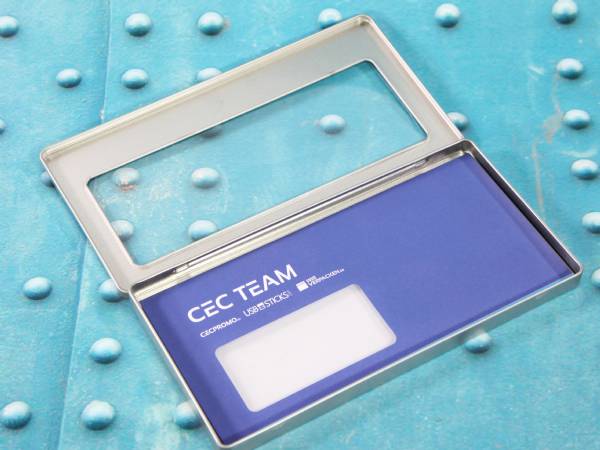 Metallbox mit Fenster für USB-Sticks – CEC TEAM Edition