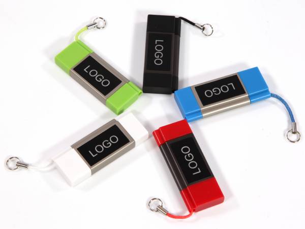USB-Stick in verschiedenen Farben mit Platz für ein individuell bedruckbares Logo, ideal für Werbezwecke.