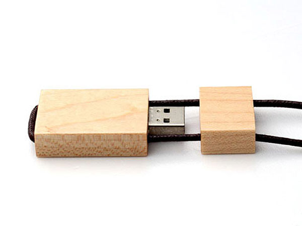 USB Holz mit Textilkordel