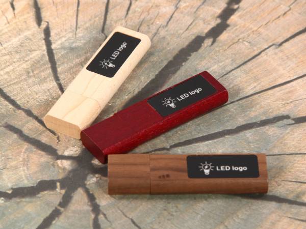 LED USB-Stick aus Holz mit Leuchteffekt als idealer Werbeartikel