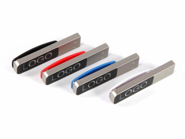 USB-Stick mit farbigen Gehäusen in Schwarz, Rot, Blau und Weiß und Platz für individuelles Logo-Branding.