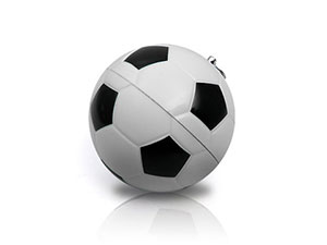 USB-Stick in einem Kunststoff-Fußball