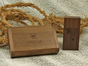 USB Stick Holz Geschenkbox dunkelbraun gravur logo