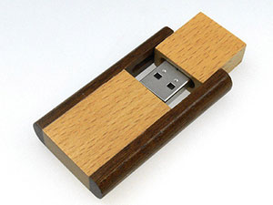 USB Stick aufklappbar aus Holz mit Logo