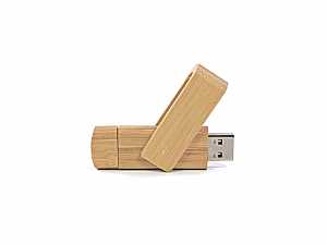 USB-Stick aus Holz im Twister-Design mit Platz für individuelles Logo und nachhaltiger Verpackung.