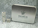 USB-Stick in edlem Design mit individueller Logo-Druckfläche und hübscher Metallbox für optimalen Schutz und Präsentation.
