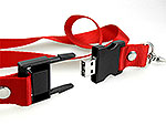 USB-Stick in roter Lanyard-Halterung mit Platz für individuelles Logo und sicherem Karabiner.