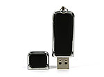 USB-Stick-Set mit elegantem, glänzendem Gehäuse in Schwarz und Platz für individuelle Logogestaltung.