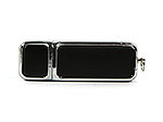 Eleganter USB-Stick mit schwarzem Gehäuse und glänzenden Metallakzenten, ideal für individuelle Logos und Branding.