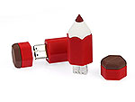 USB-Stick in Form eines Buntstifts mit rotem Gehäuse und Platz für individuelle Logoprints. Ideal für kreative Werbung.