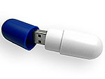 USB-Stick in kapselähnlicher Form mit blauem Deckel und Platz für individuelle Logo-Gestaltung. Ideal für Werbezwecke.
