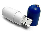 USB-Stick mit weißem Gehäuse und blauer Kappe, ideal für personalisierte Logos und Werbezwecke.
