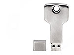 USB-Stick im Schlüssel-Design aus Metall, mit Platz für personalisierte Logos und einer praktischen, eleganten Form.