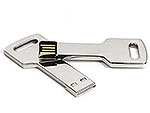 Metallischer USB-Stick in Schlüssel-Form, ideal für individuelles Branding und marketingfreundliche Anwendungen.