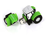 USB-Stick in Traktor-Form mit grünem Gehäuse und Platz für individuelle Logo-Bedruckung. Ideal für Landwirte und Promotionaktionen.