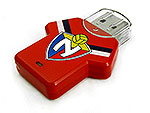 USB-Stick in Form eines Fußballtrikots mit rotem Gehäuse und Platz für individuelle Logo-Gestaltung.