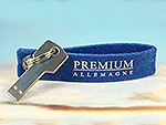 USB-Stick in Schlüsselanhänger-Form mit blauem Textilband und Platz für individuelle Printgestaltung.