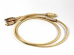 3-in-1 Adapterkabel mit Textilummantelung in Gold-Rosé für verschiedene Geräteanschlüsse. Praktisch und stilvoll.
