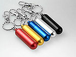 Bunte USB-Sticks mit Schlüsselring in Rot, Blau, Gold, Silber und Schwarz, ideal für individuelles Branding.