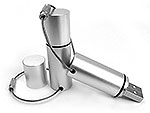 USB-Stick aus Aluminium mit modernem Design und Platz für individuelle Bedruckung, ideal für Werbezwecke.