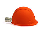 USB-Stick im Bauhelm-Design mit orangefarbener Silikonhülle und praktischem USB-Anschluss für individuelle Logos.