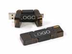 USB-Stick mit braunem Gehäuse, Platz für ein individuelles Logo und zwei Anschlüssen für vielseitige Nutzung.