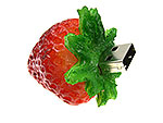 USB-Stick in Form einer Erdbeere mit lebendigen Farben und Platz für individuelles Branding. Ideal für kreative Werbeideen.
