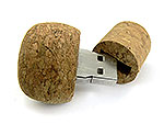 USB-Stick in Kork-Optik mit praktischem Verschluss und Platz für individuelle Logo-Gestaltung.