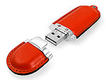 USB-Stick mit rotem Ledergehäuse und silberner Metallkappe, ideal für individuelle Branding-Möglichkeiten.