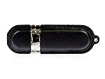 Eleganter USB-Stick in Schwarz mit metallischem Verschluss und Platz für individuelle Logo-Gestaltung. Ideal für Promotionen.
