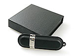 USB-Stick in elegantem Schwarz mit silbernem Element und passender Geschenkverpackung, ideal für individuelle Logos.