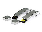 Metallischer USB-Stick in Form eines Flaschenöffners, ideal als Werbegeschenk mit Logo-Druckfläche.