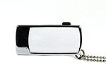 USB-Stick in elegantem Silber mit Platz für individuelles Logo und praktischer Kette zur Befestigung.