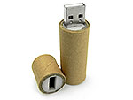 USB-Stick im schlanken Design mit umweltfreundlicher Kartonhülle und Platz für individuelles Branding.