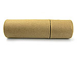 USB-Stick im schlichten, braunen Design aus Karton, ideal zum Bedrucken mit Logos und Werbebotschaften.