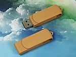 Umweltfreundlicher USB-Stick in Beige mit Klappmechanismus und Platz für individuelles Logo. Idealer Werbeartikel.