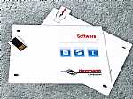 USB-Stick im Postkartenformat mit individuellem Druckbereich für Logos und Softwareinformationen. Ideal für Werbung.