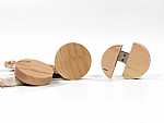 Runder Holz-USB-Stick mit elegantem Design und Platz für individuelle Branding-Möglichkeiten. Ideal für Werbezwecke.