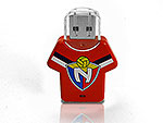 USB-Stick in Form eines Trikots, rot mit einem farbigen Logo, ideal für Sportveranstaltungen und Promotions.