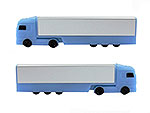 USB-Stick in Form eines Lkw mit blauem Gehäuse und Platz für individuelles Logo-Design. Ideal für Werbezwecke.