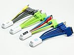Multifunktionales USB-Ladekabel in verschiedenen Farben mit Platz für individuelles Logo. Ideal als Werbegeschenk.