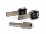 USB-Stick in Form eines Schlüssels mit hochwertigem Gehäuse und platzierbarem Logo-Bereich für individuelle Gestaltung.