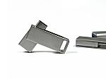 Drehbarer USB-Stick mit modernem, silbernem Design und Platz für individuelles Branding. Ideal für Werbezwecke.