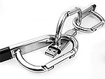 USB-Stick im Karabiner-Design aus Metall mit Platz für individuelle Logo-Gravur. Praktisch und stilvoll für jede Gelegenheit.